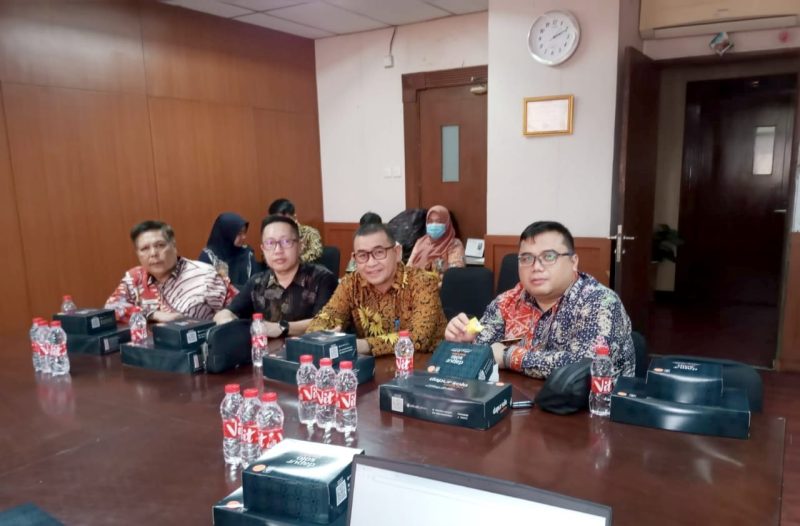 Wabup Lebong Drs Fahrurrozi MPd (kanan), Kepala Dinkes Rachman SKM, Sekretaris Daerah (Sekda) H Mustarani Abidin SH MSi dan Kepala Bappeda Erik Rosadi SSTP MSi saat supervisi mediasi sengketa batas wilayah Kabupaten Lebong dengan Kabupaten Bengkulu Utara di Kemendagri, Jum'at (14/6/2024)