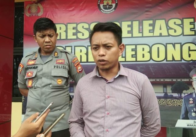 Kapolres Lebong AKBP Ichsan Nur SIk didampingi Kasat Reskrim Iptu Andi Ahmad Bustanil SIk saat memberikan keterangan pers