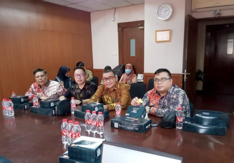 Wabup Lebong Drs Fahrurrozi MPd (kanan), Kepala Dinkes Rachman SKM, Sekretaris Daerah (Sekda) H Mustarani Abidin SH MSi dan Kepala Bappeda Erik Rosadi SSTP MSi saat supervisi mediasi sengketa batas wilayah Kabupaten Lebong dengan Kabupaten Bengkulu Utara di Kemendagri, Jum'at (14/6/2024)